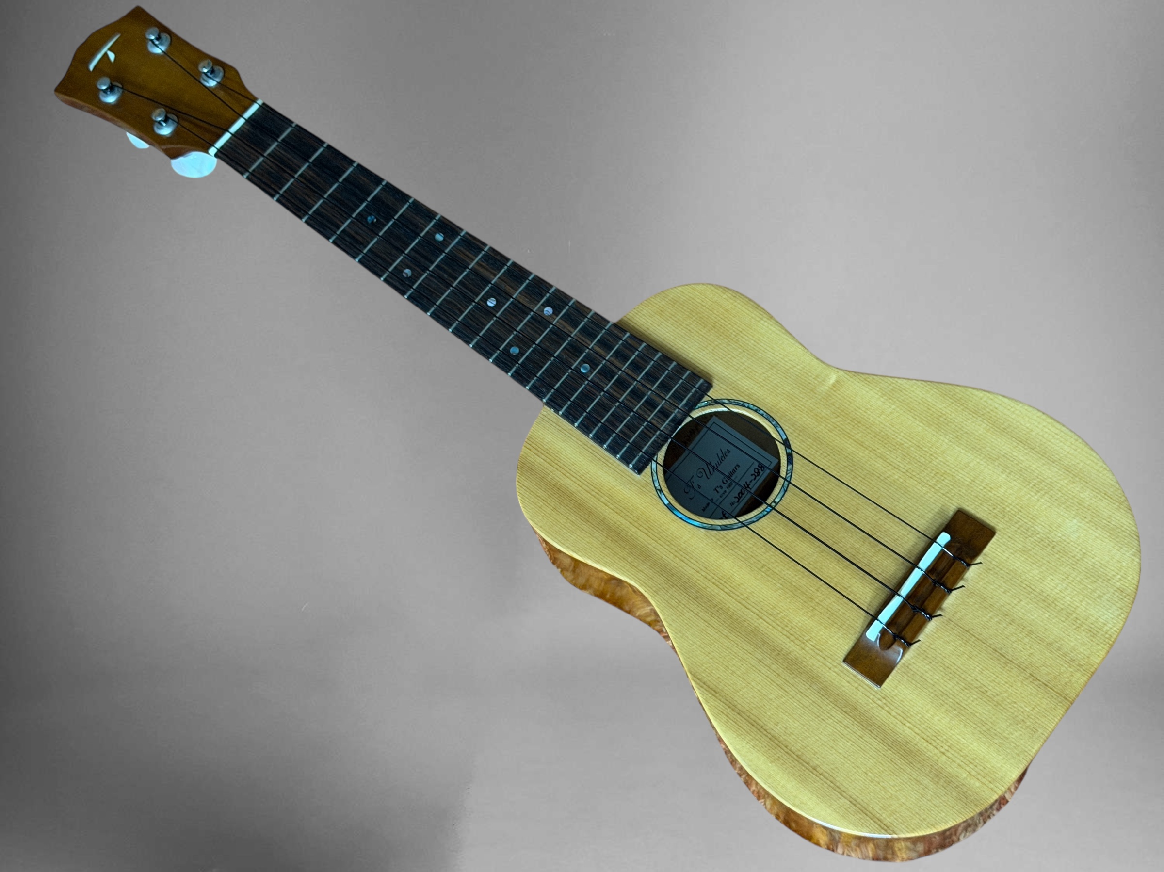 T's Ukuleles 3